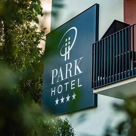 Park ホテル 4*